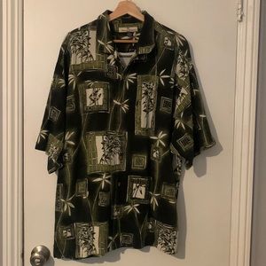 Tommy Bahama button down shirt/ Size XL